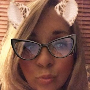 Meet your Posher, Alaine